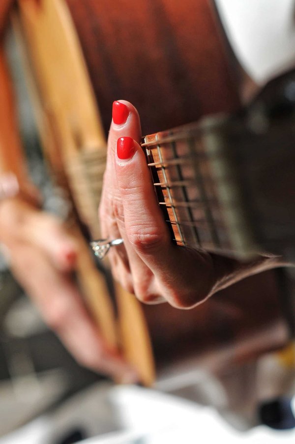 Comment utiliser un lecteur de musique qui ajuste le volume automatiquement lors d'un entraînement sur un smartphone ?